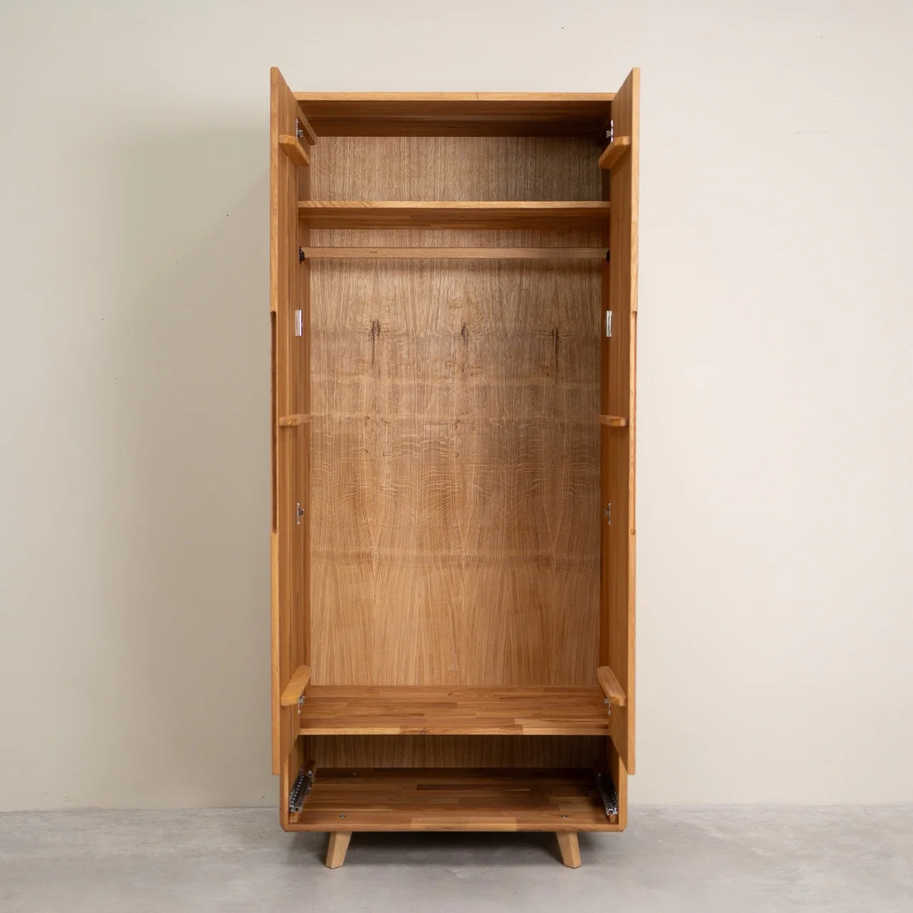 Armadio per vestiti in legno massello di rovere Geneva | NordicStory - Image 3