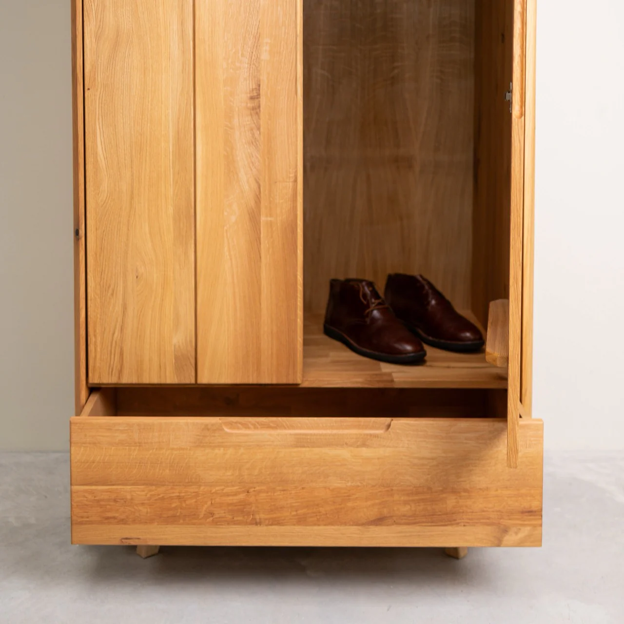 Armadio per vestiti in legno massello di rovere Geneva | NordicStory - Image 4