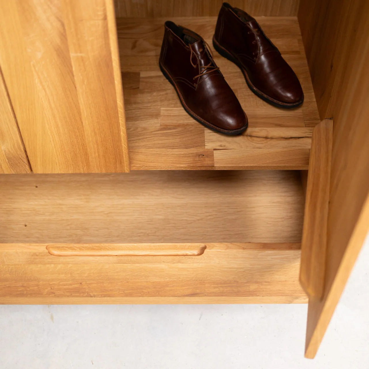 Armadio per vestiti in legno massello di rovere Geneva | NordicStory - Image 5