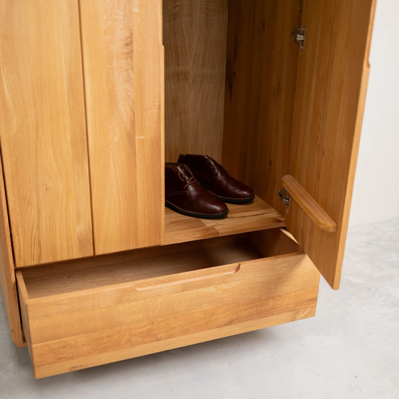 Armadio per vestiti in legno massello di rovere Geneva | NordicStory - Image 6