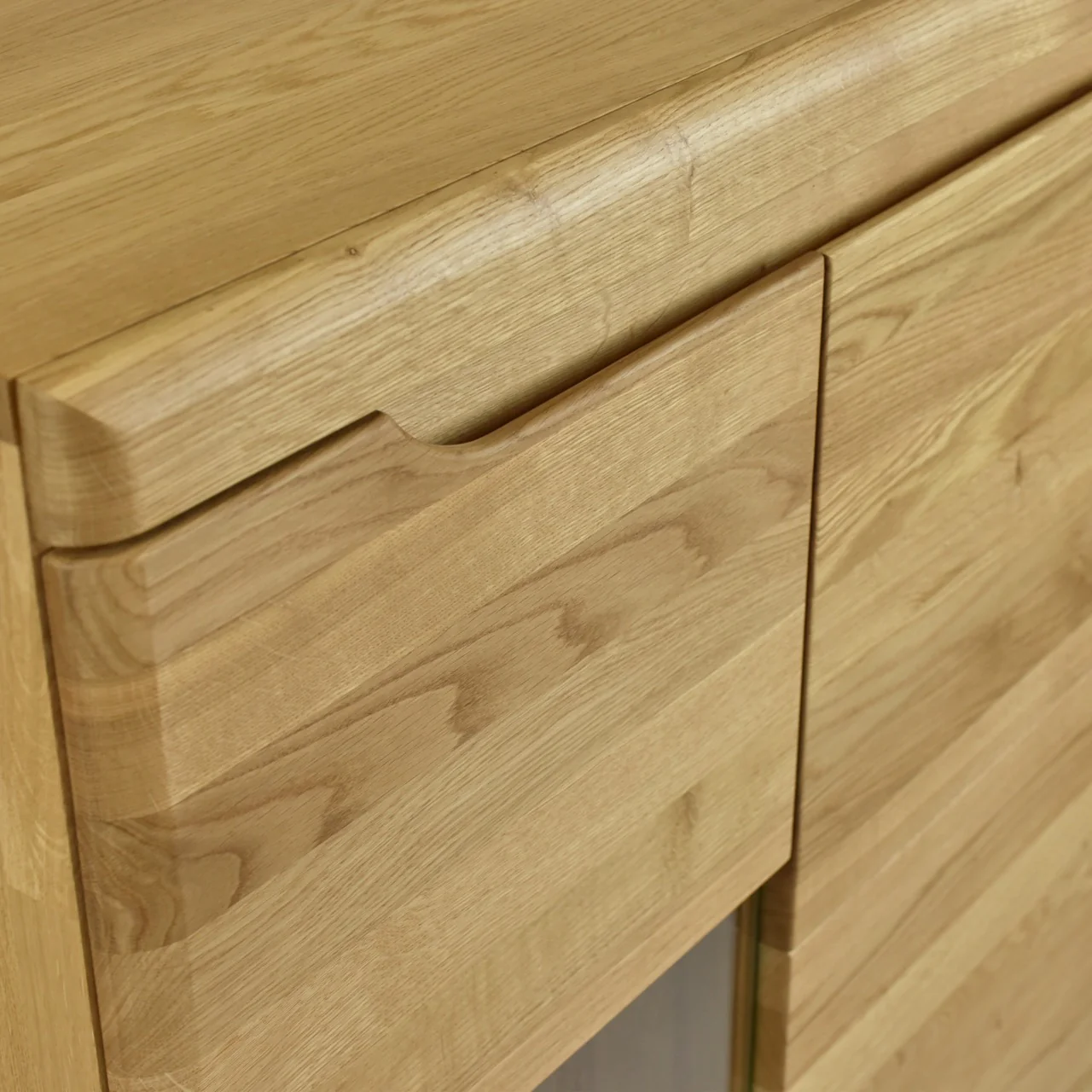 Vetrina in rovere massiccio Milan 3 | NordicStory - Image 10