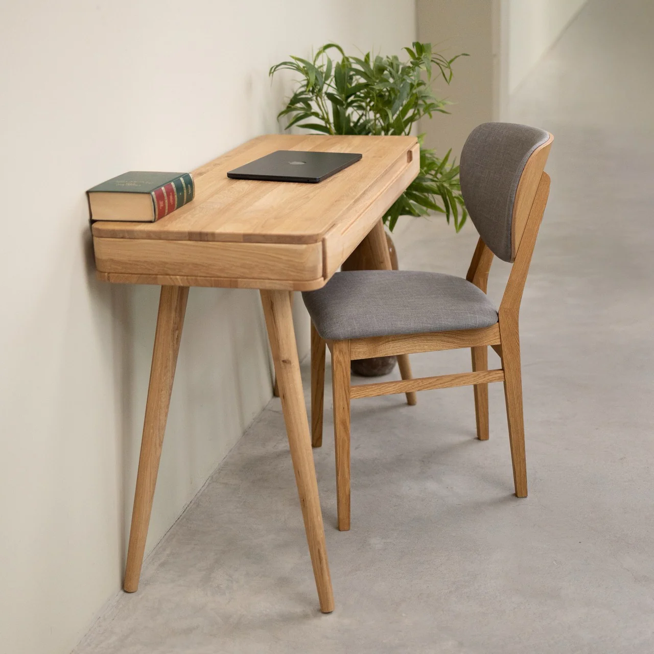 Scrivania-toeletta in rovere massiccio Escandi Atelier | NordicStory - Image 3