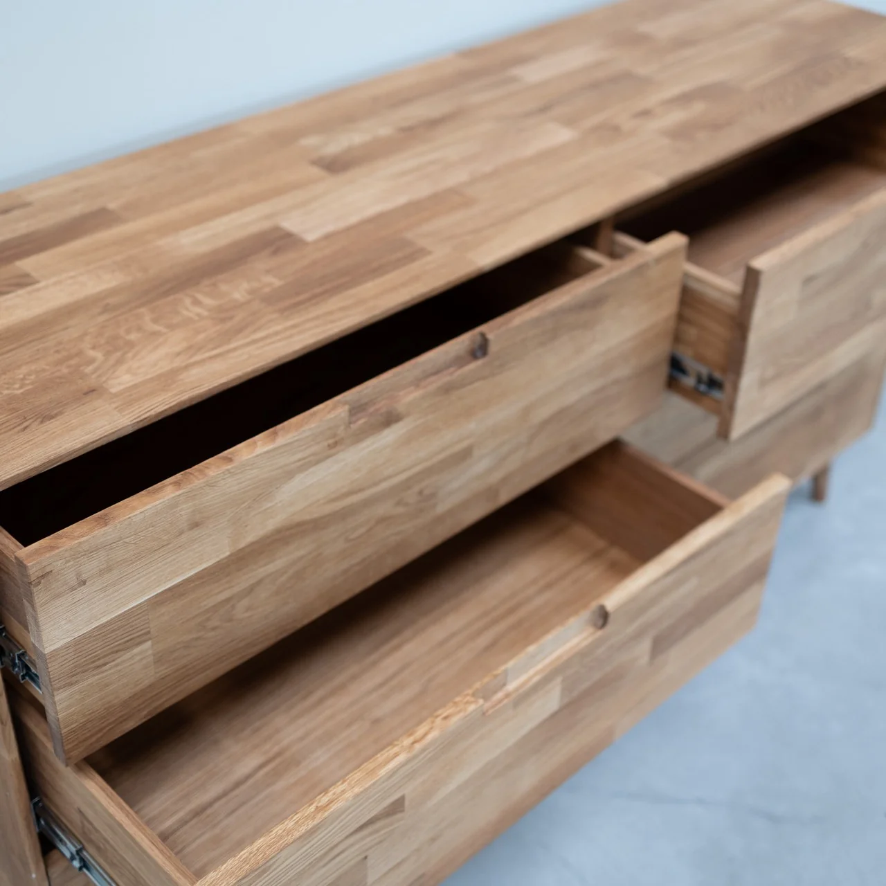 Credenza Comò in legno massello di rovere Escandi 4 | NordicStory - Image 10