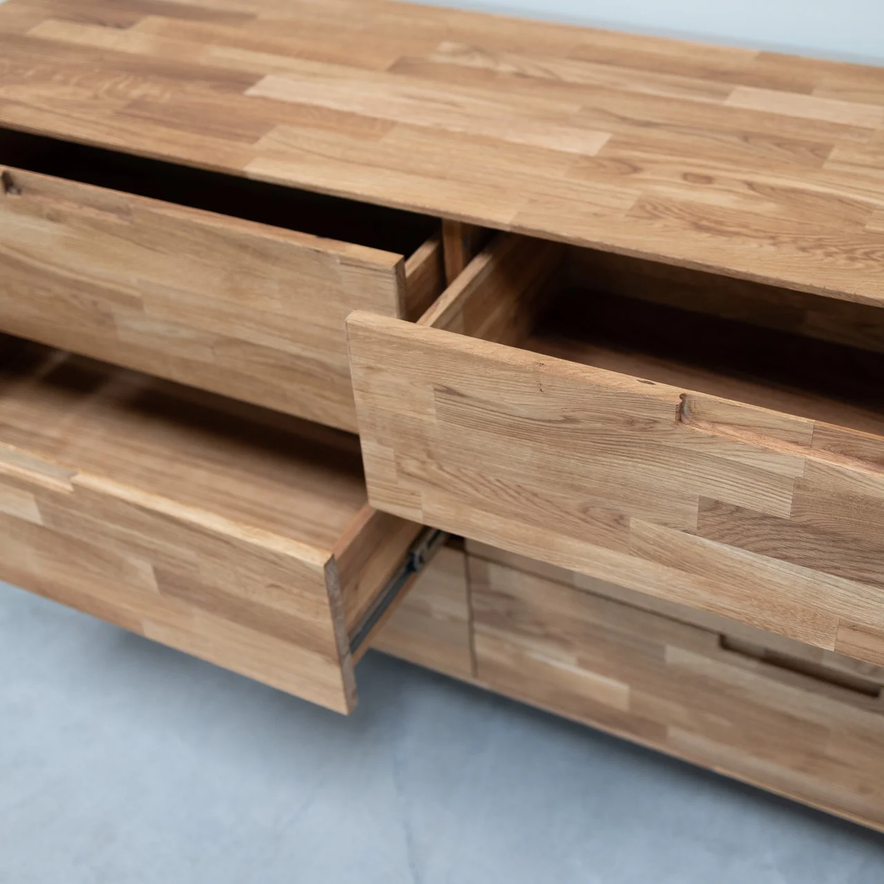 Credenza Comò in legno massello di rovere Escandi 4 | NordicStory - Image 9
