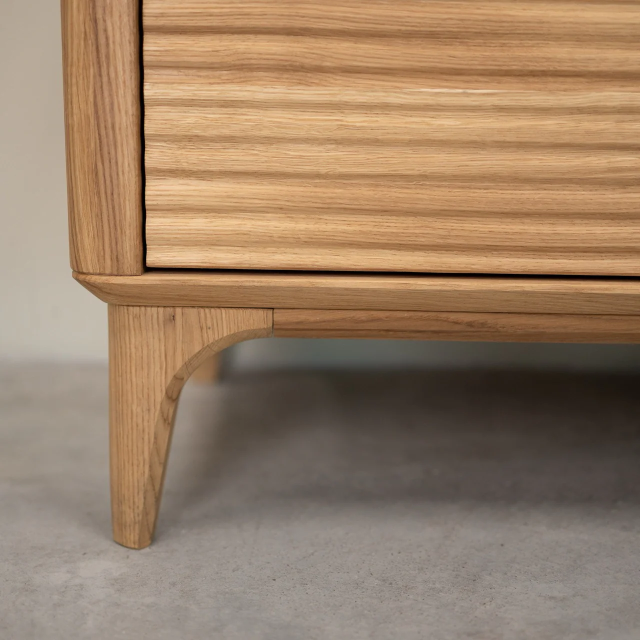 Credenza Comoda in legno massello di rovere Oxford 4 | NordicStory - Image 4