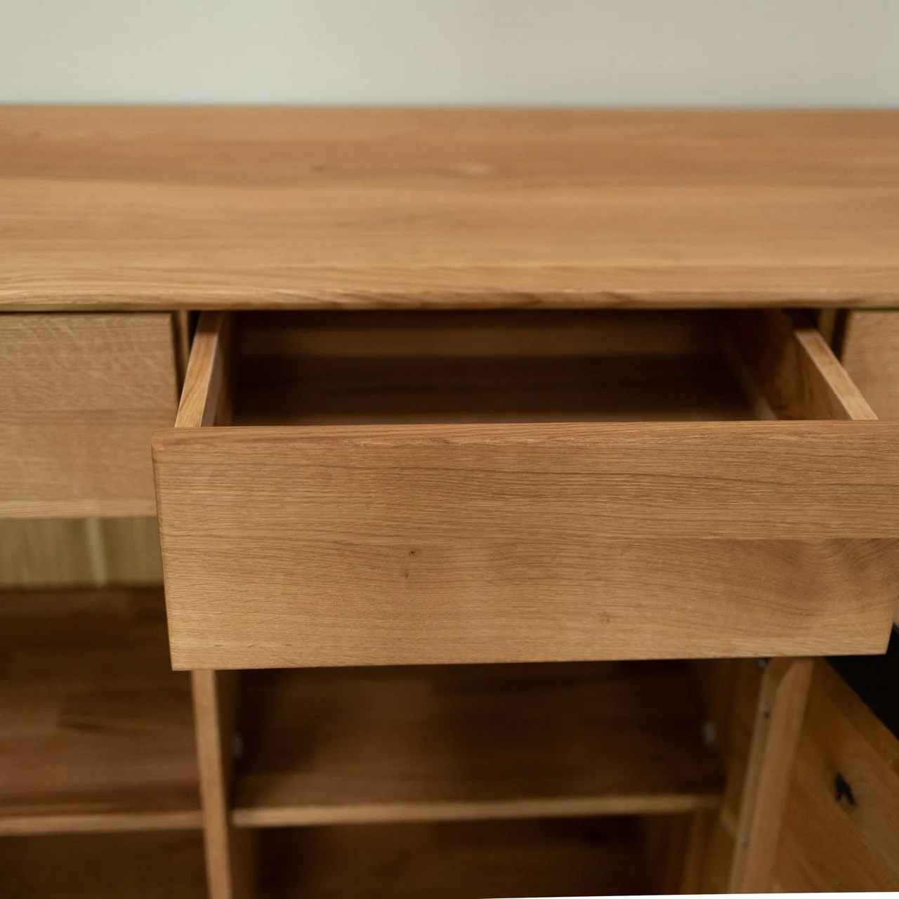 Credenza in legno massello di rovere Bremen | NordicStory - Image 10