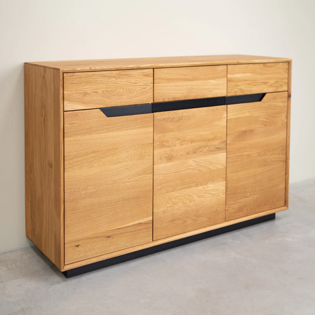 Credenza in legno massello di rovere Bremen 2 | NordicStory - Image 12