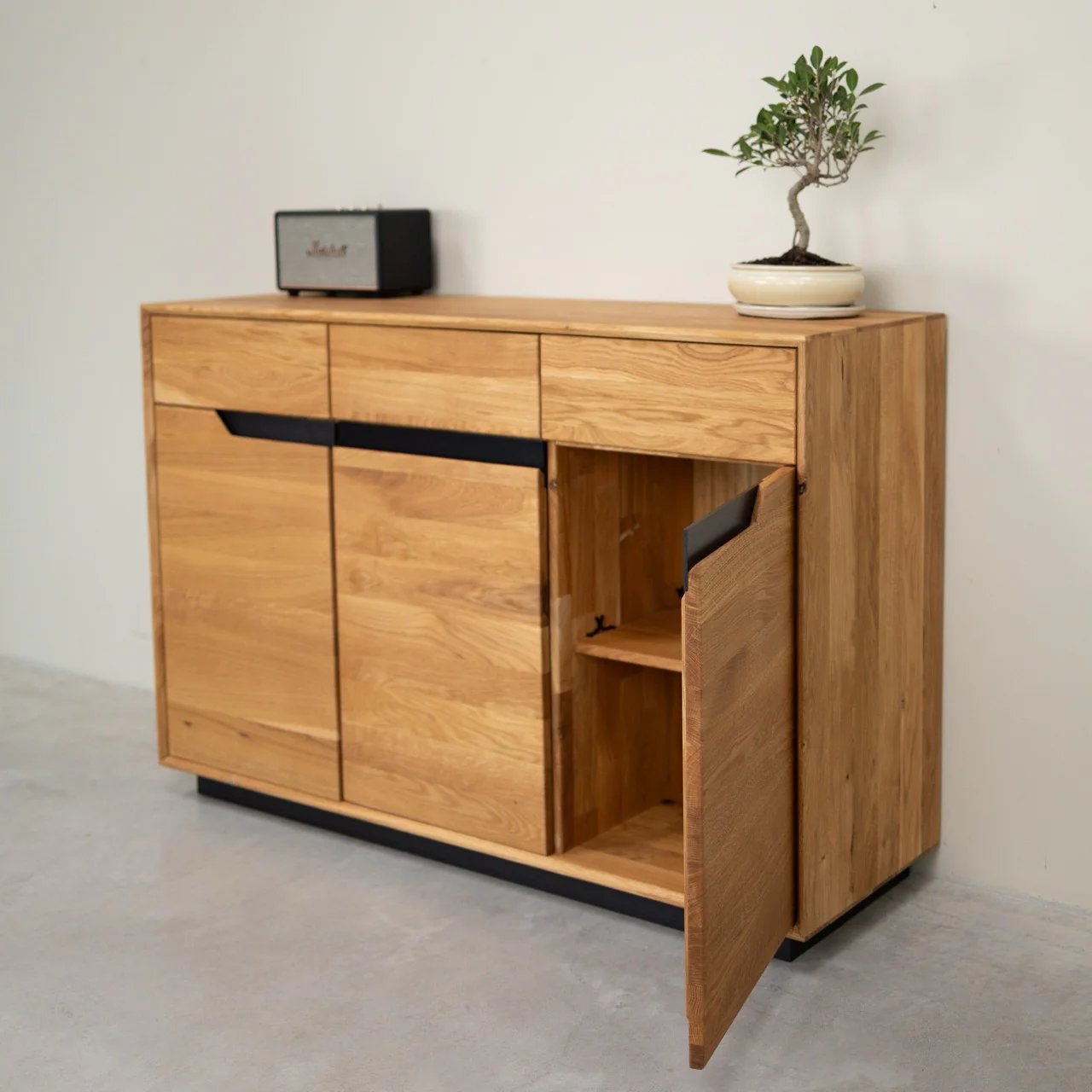 Credenza in legno massello di rovere Bremen 2 | NordicStory - Image 3