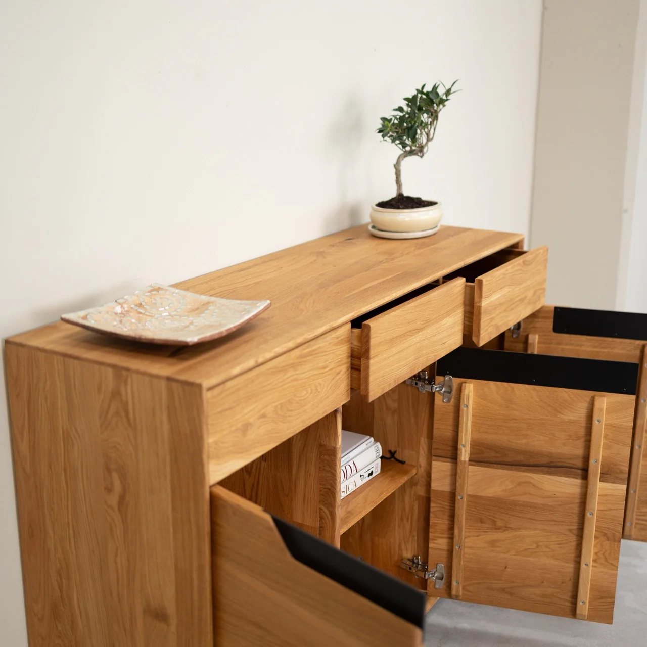 Credenza in legno massello di rovere Bremen 2 | NordicStory - Image 4