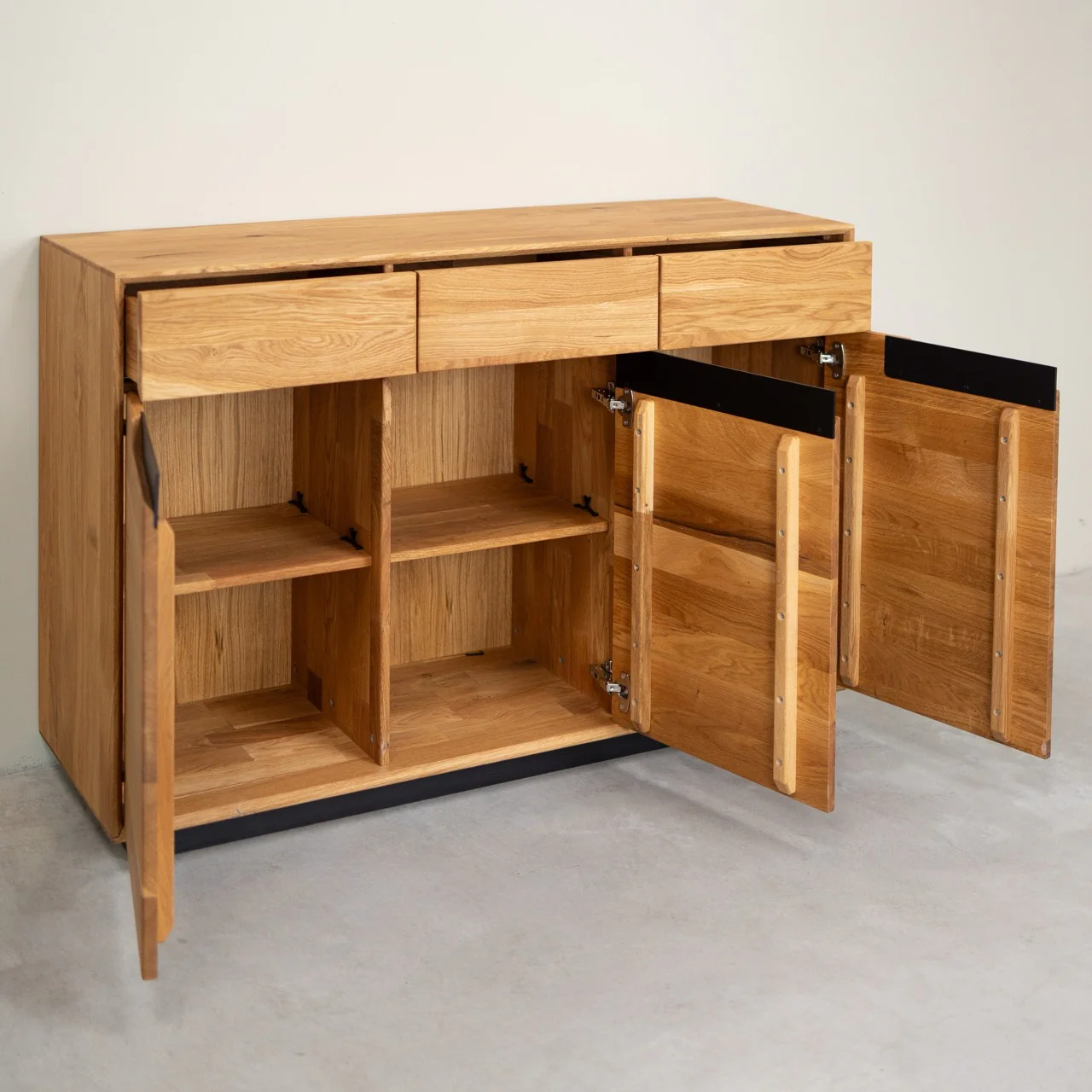 Credenza in legno massello di rovere Bremen 2 | NordicStory - Image 7