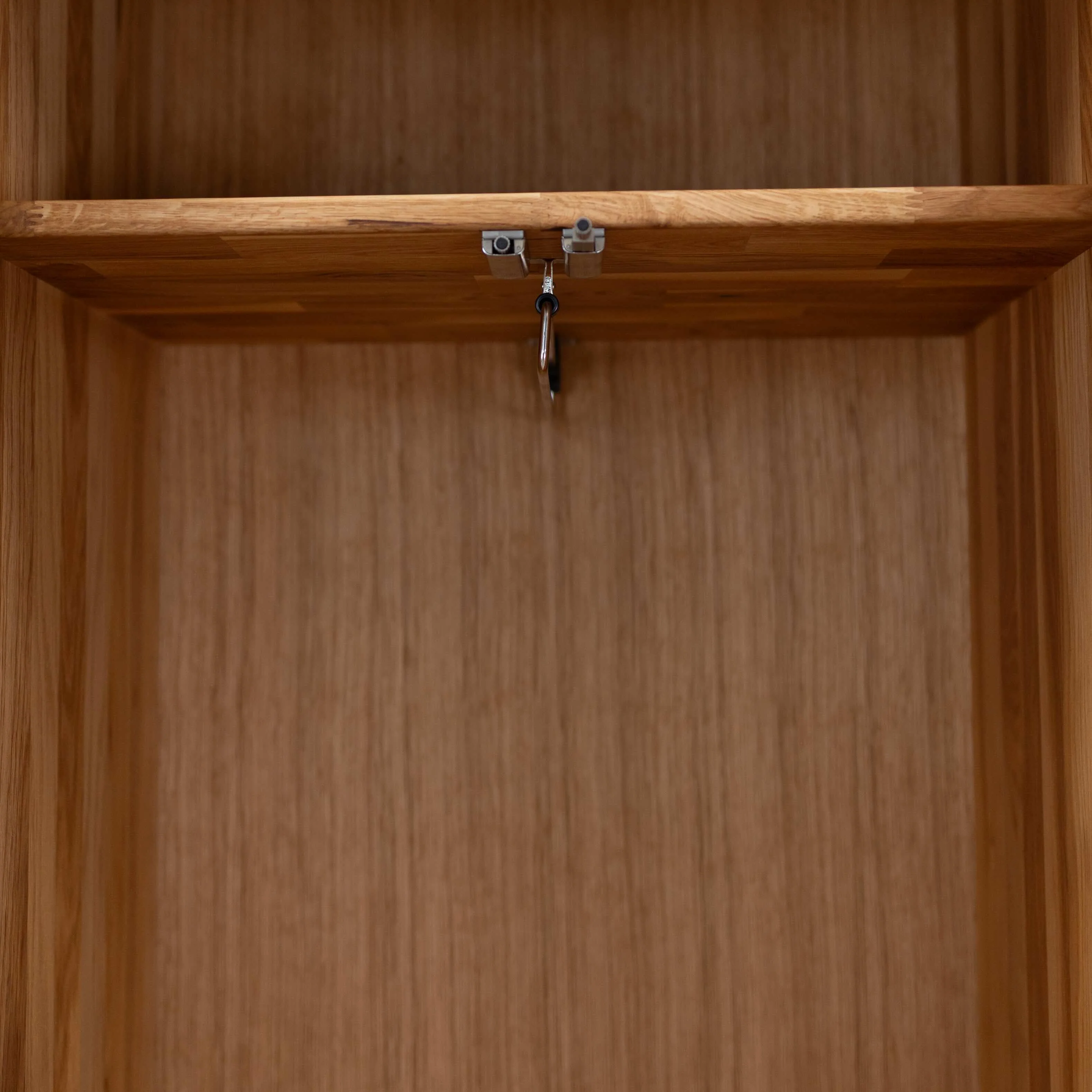 Armadio a 2 ante in legno massello di rovere Geneva | NordicStory - Image 10
