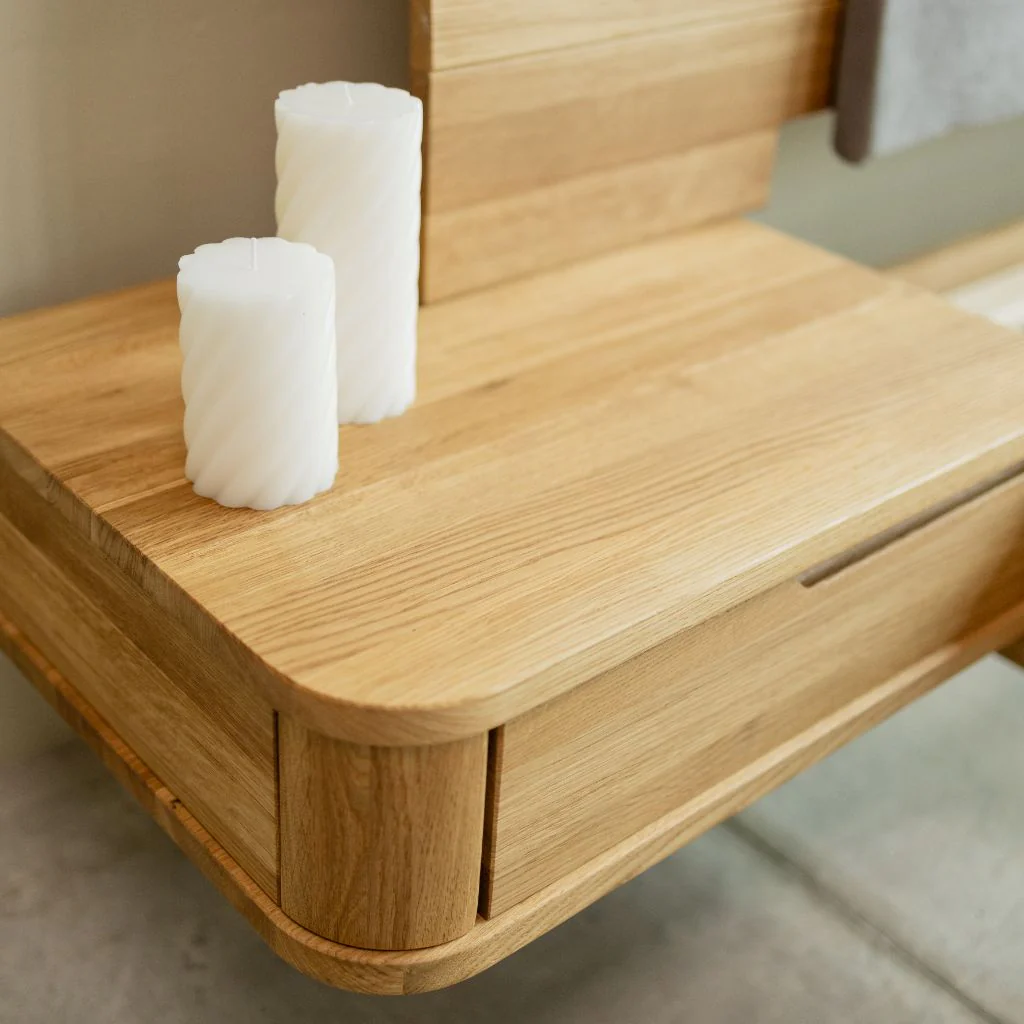 Letto in rovere massello con comodini integrati ALINA | NordicStory - Image 6