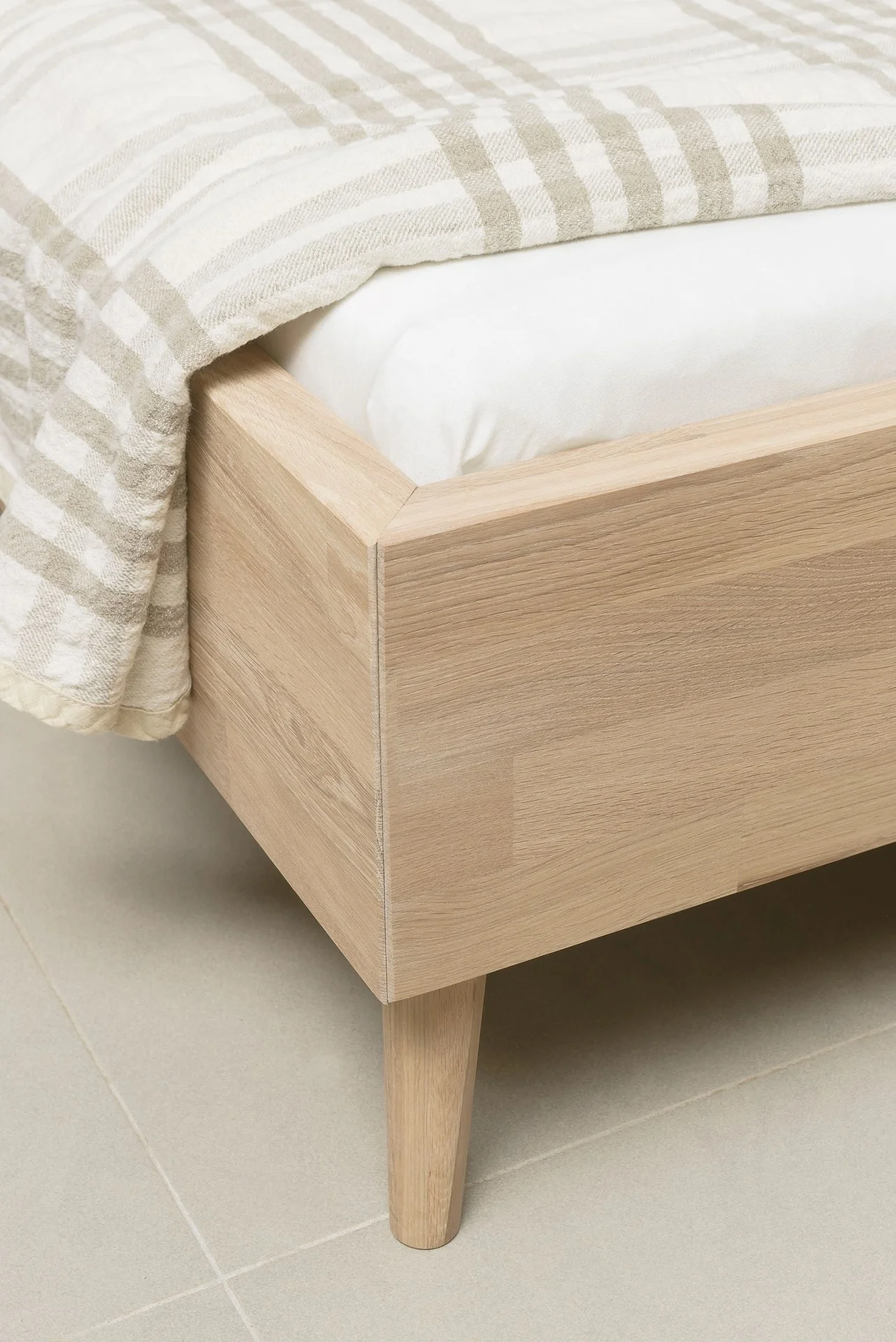 Letto in legno massello di rovere Escandi | NordicStory - Image 6