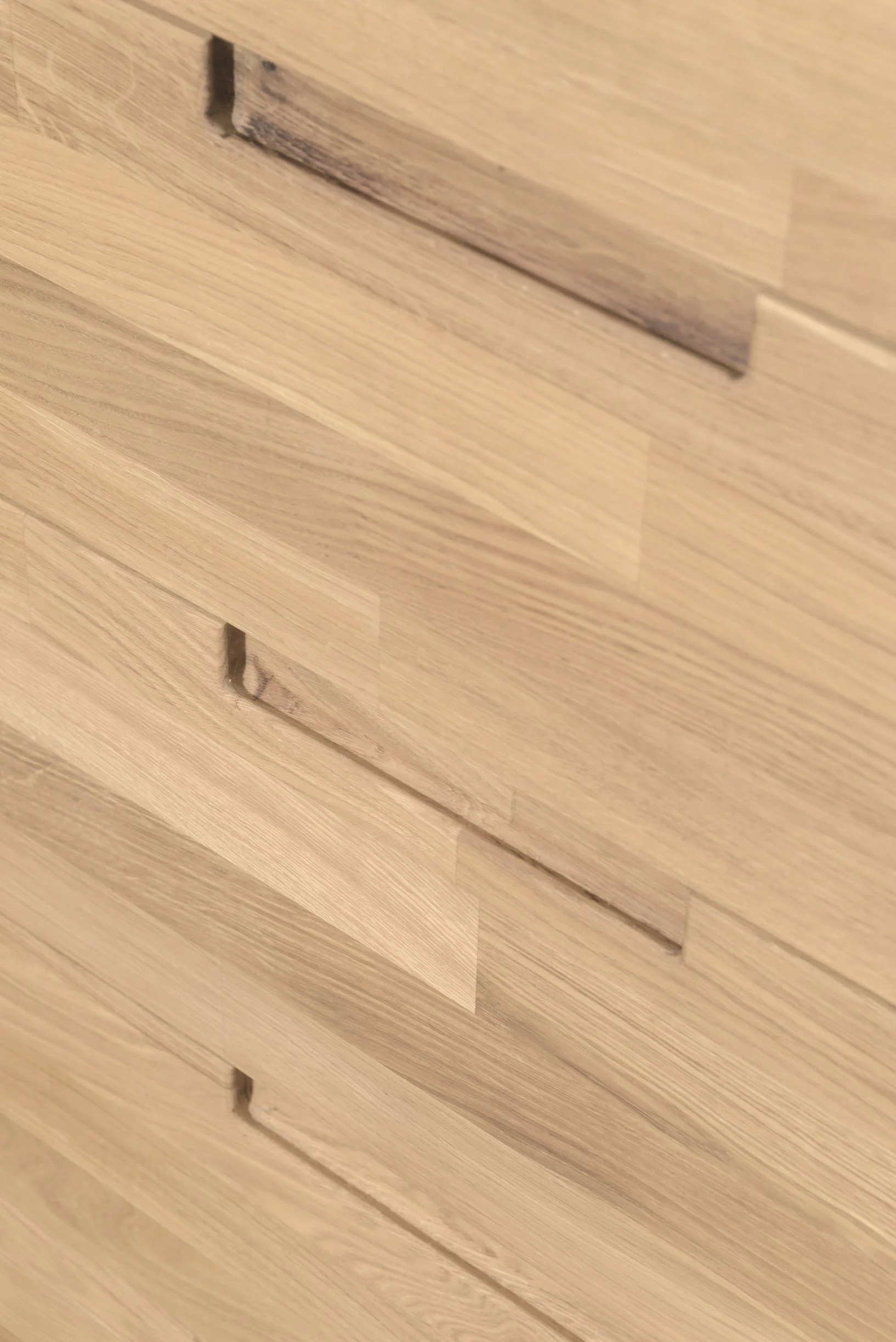 Comò alto in legno massello di rovere Escandi 6 | NordicStory - Image 7