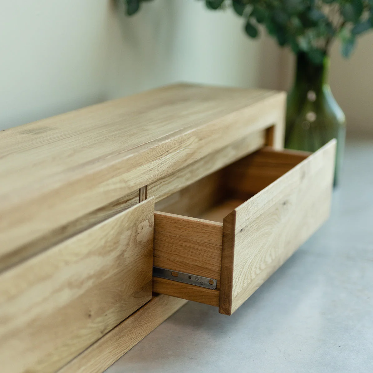 Consolle sospesa in legno massello di rovere Sven | NordicStory - Image 10