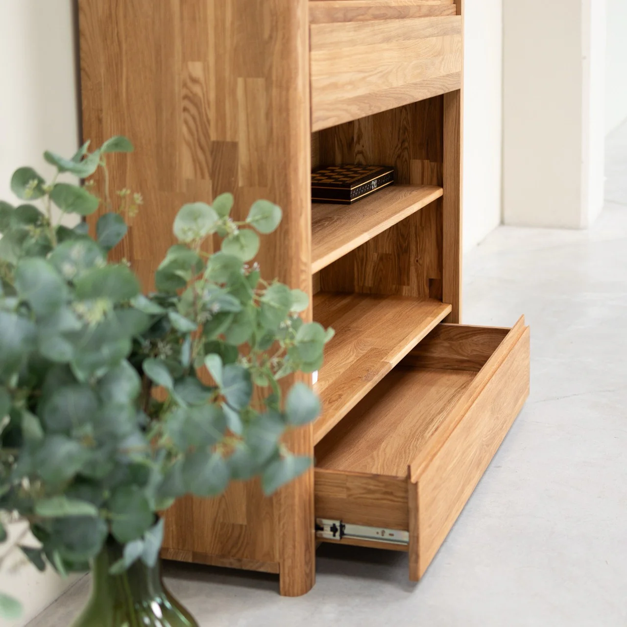 Libreria Scaffale a muro con 2 cassetti in legno massello di rovere Elsa 2 | NordicStory - Image 5