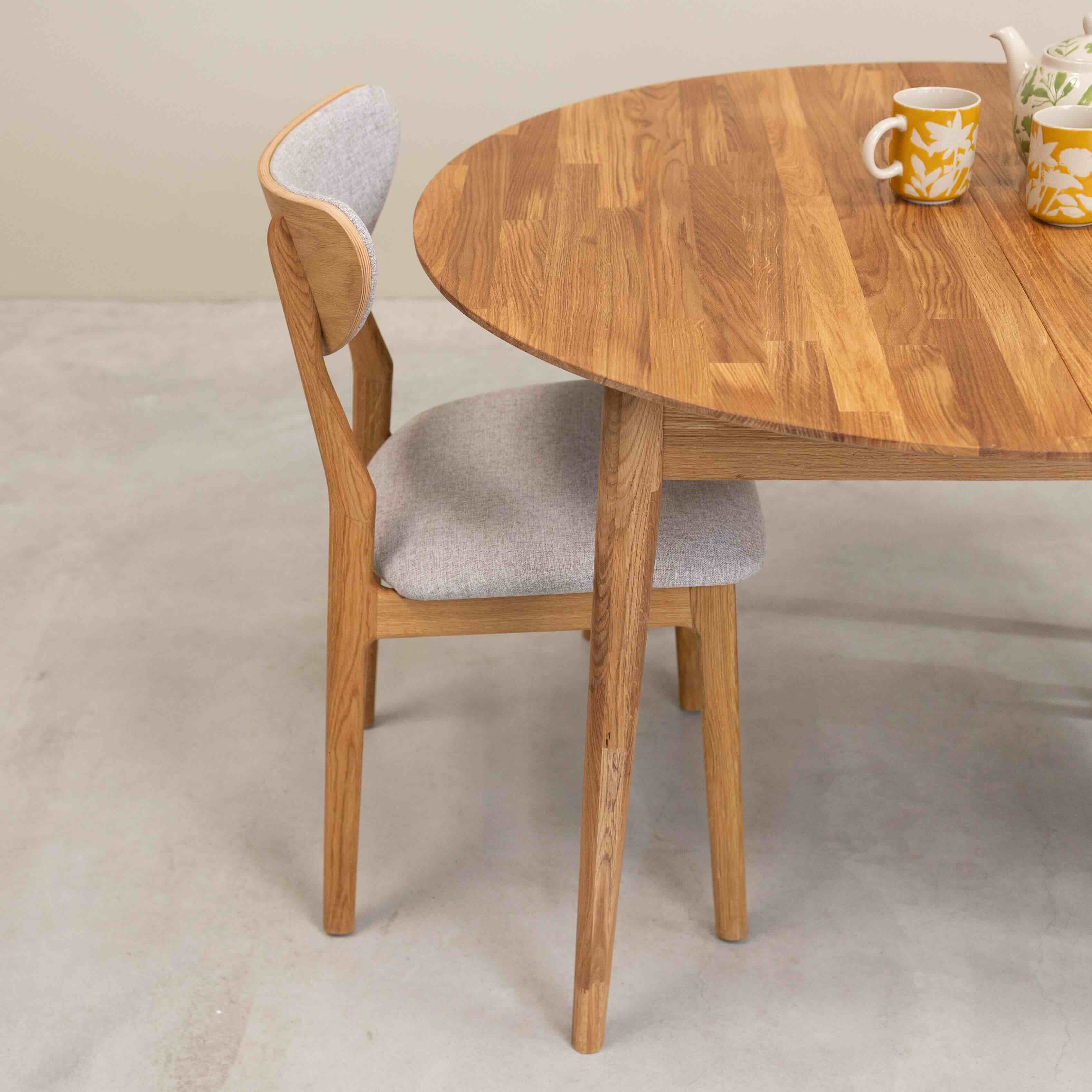 Tavolo da pranzo rotondo ed estensibile in legno massello di rovere Escandi 5 | NordicStory - Image 10