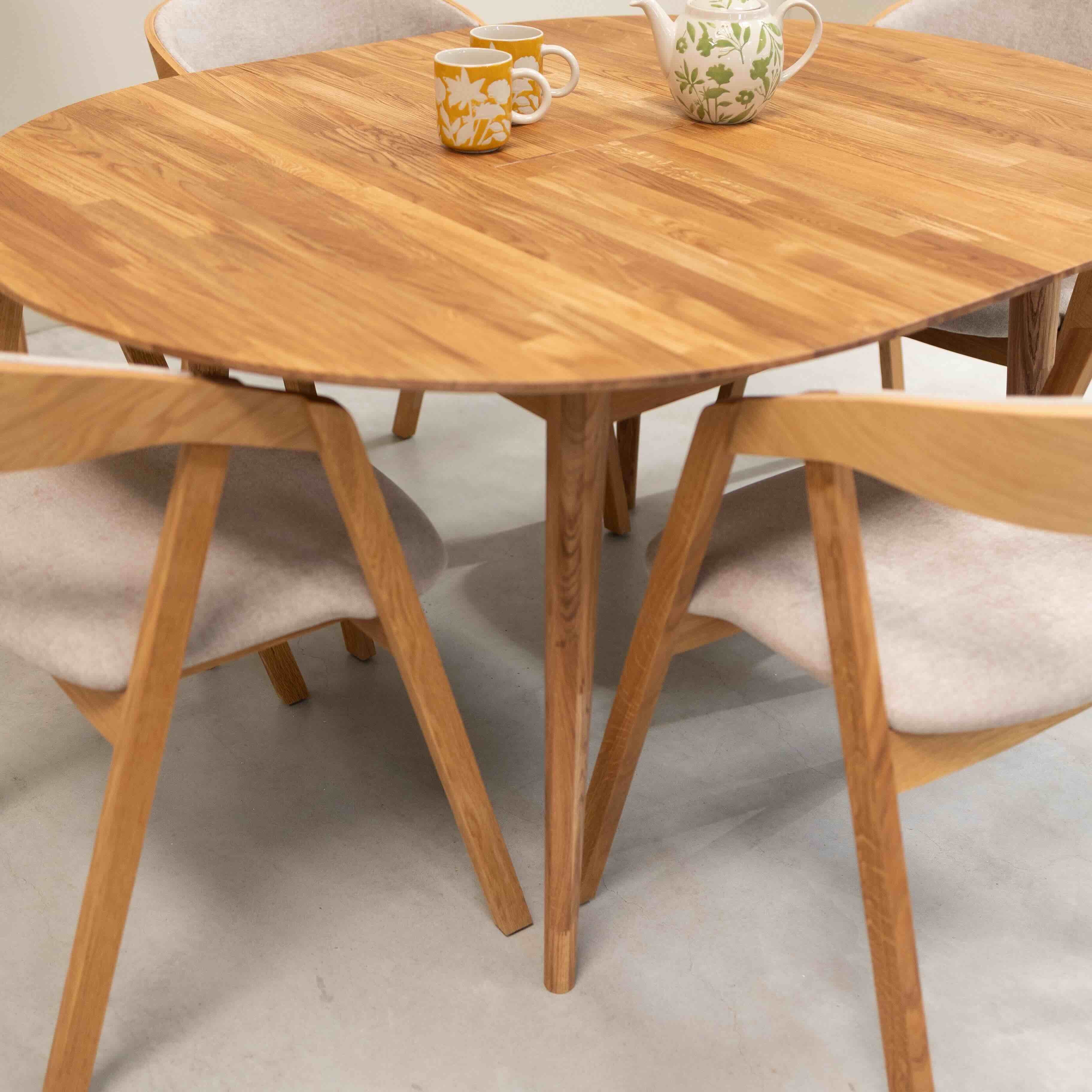 Tavolo da pranzo rotondo ed estensibile in legno massello di rovere Escandi 5 | NordicStory - Image 16