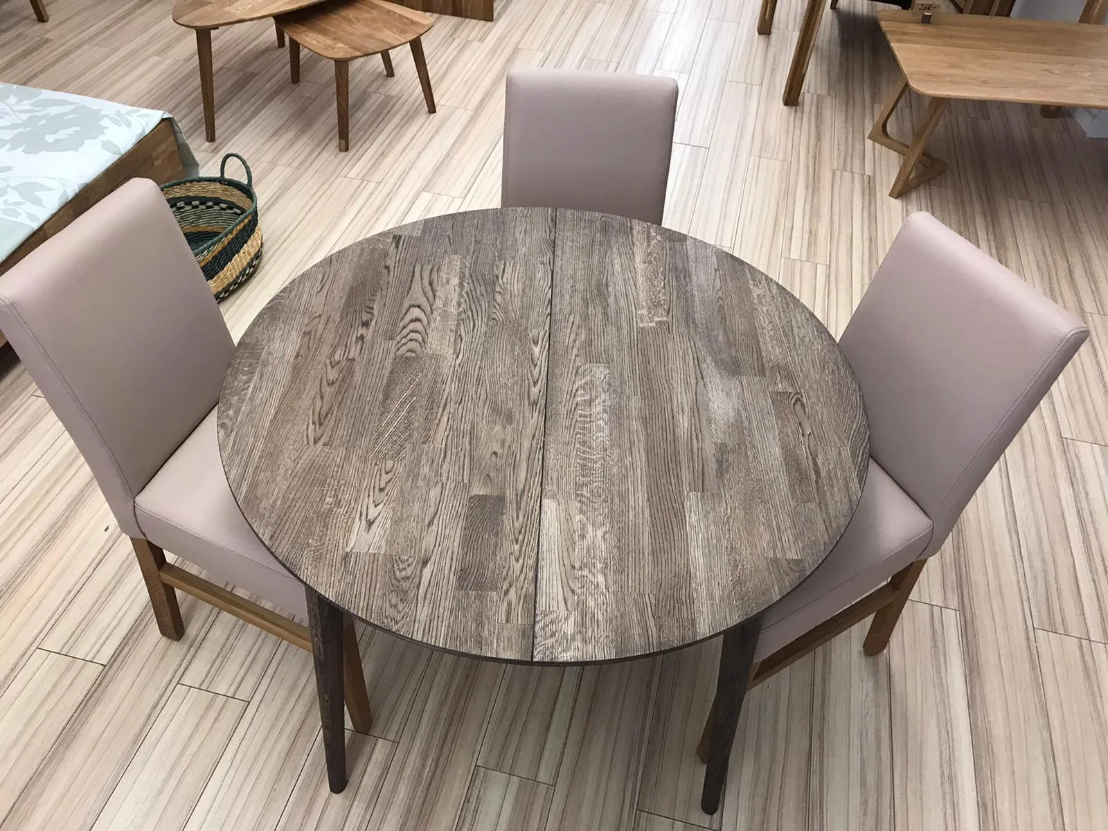 Tavolo da pranzo rotondo ed estensibile in legno massello di rovere Escandi 5 | NordicStory - Image 20