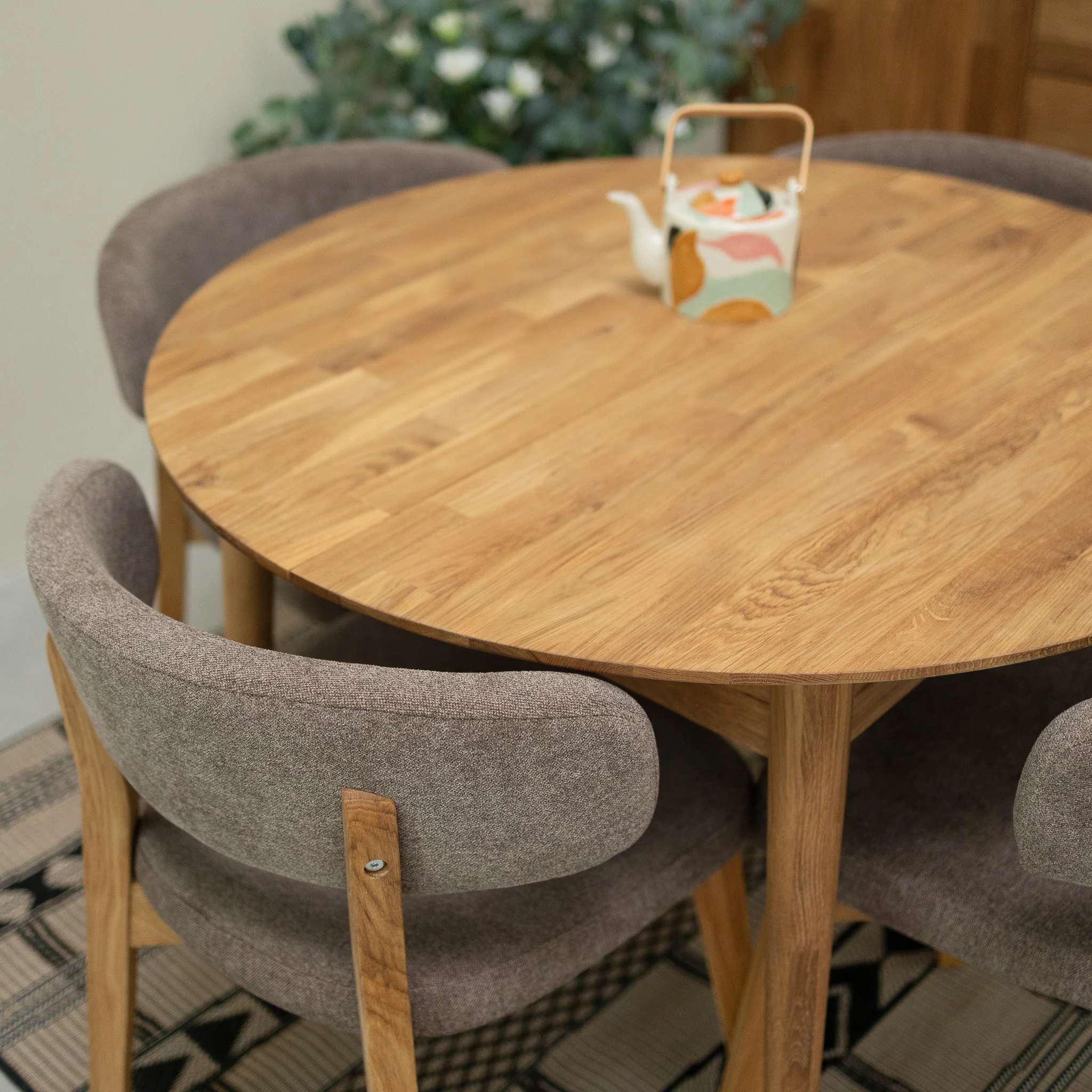Tavolo da pranzo rotondo ed estensibile in legno massello di rovere Escandi 6 | NordicStory - Image 7