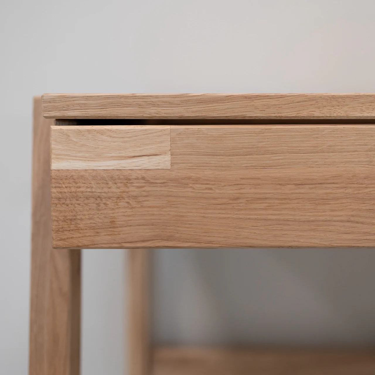 Scrivania in legno massello di rovere Eric | NordicStory - Image 12