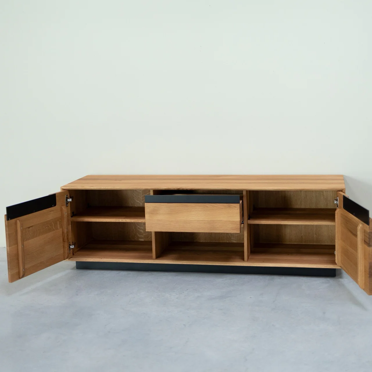 Mobile TV in legno massello di rovere Bremen | NordicStory - Image 3