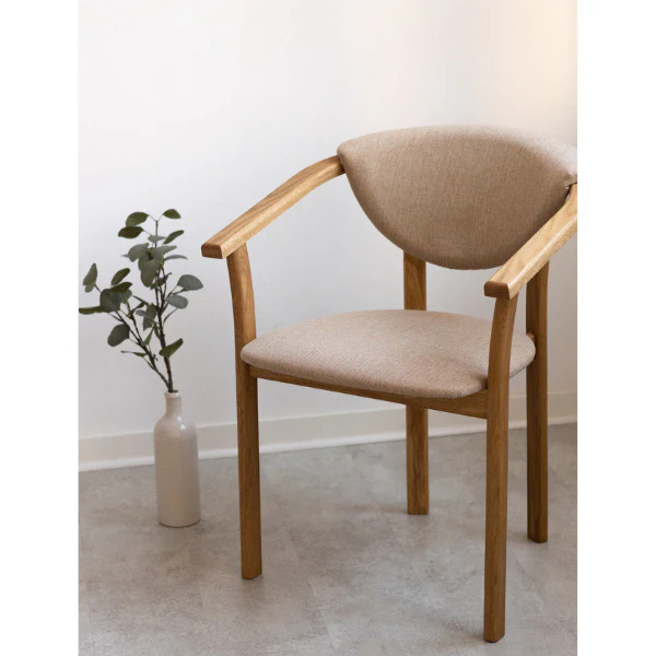 Confezione da 2 o 4 sedie da pranzo Alexis, struttura in rovere massiccio, rivestimento beige | NordicStory - Image 12