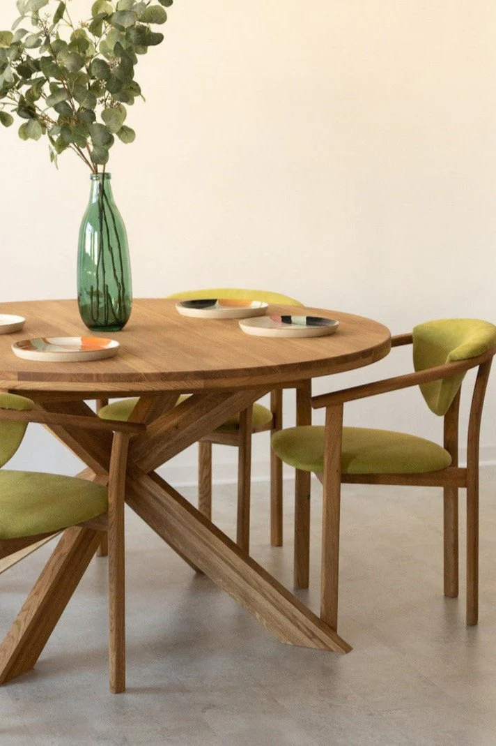 Confezione da 2 o 4 sedie da pranzo Alexis, struttura in rovere massiccio, rivestimento in verde vivo | NordicStory - Image 9