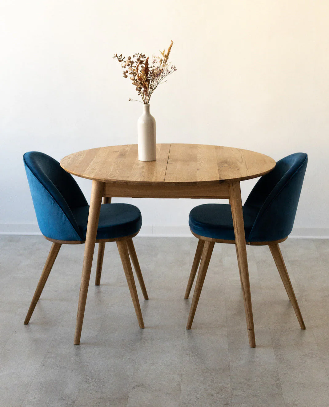 Confezione da 2 o 4 sedie da pranzo Clara, struttura in rovere massiccio, rivestimento in blu Monako | NordicStory - Image 3