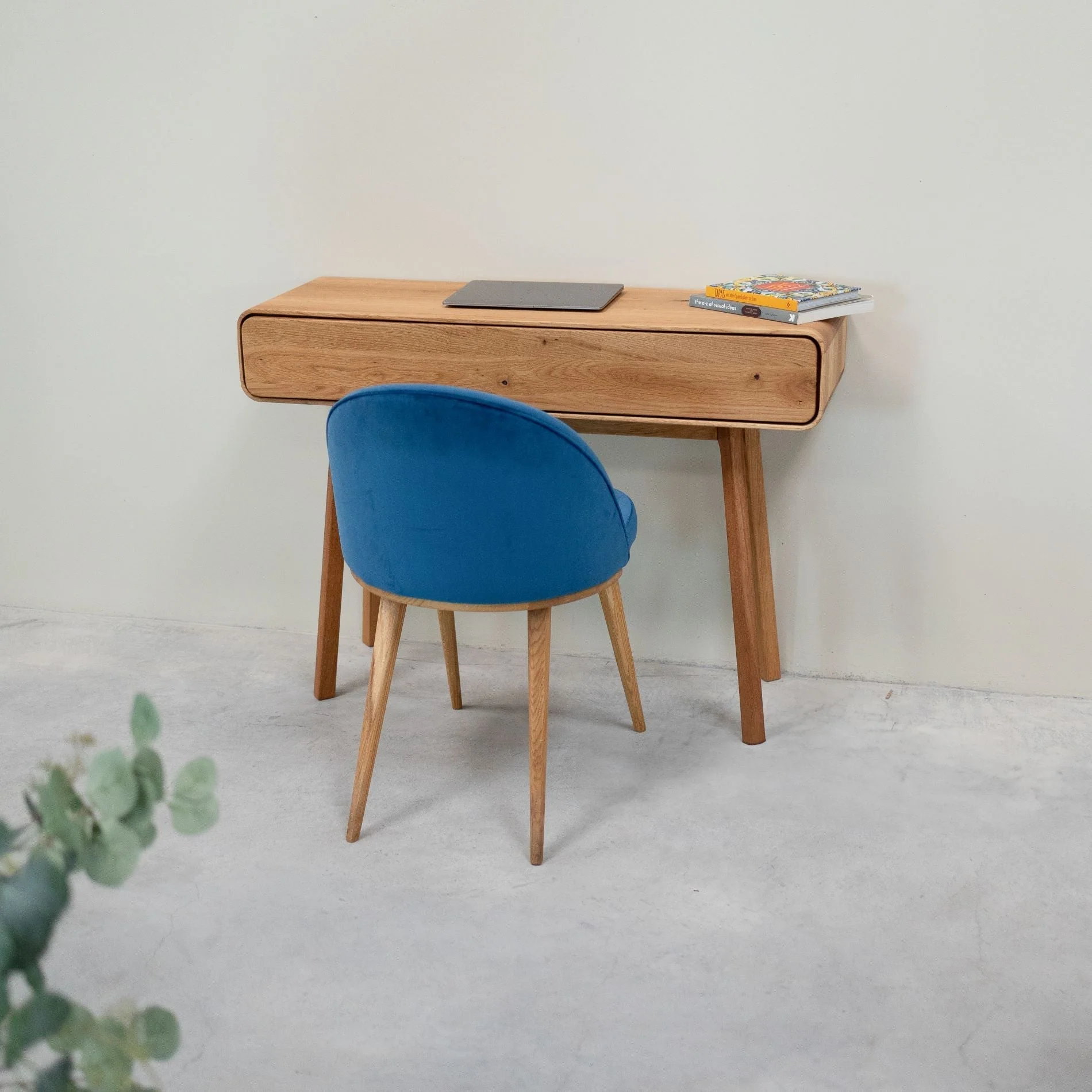 Confezione da 2 o 4 sedie da pranzo Clara, struttura in rovere massiccio, rivestimento in blu Monako | NordicStory - Image 5