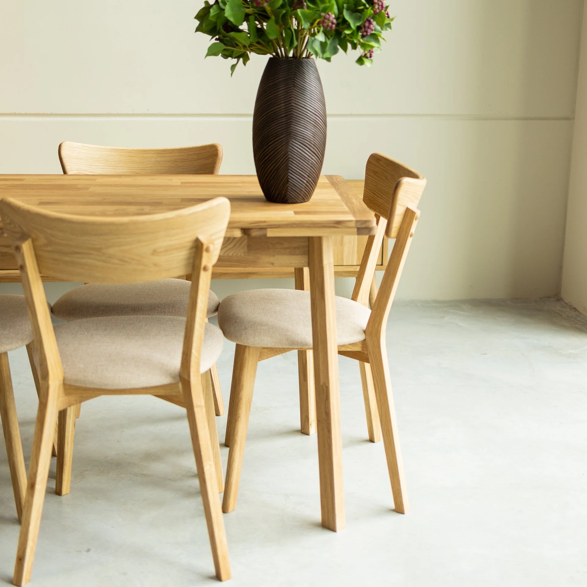 Confezione di 2 o 4 sedie da pranzo in rovere massiccio Diana Beige | NordicStory - Image 3