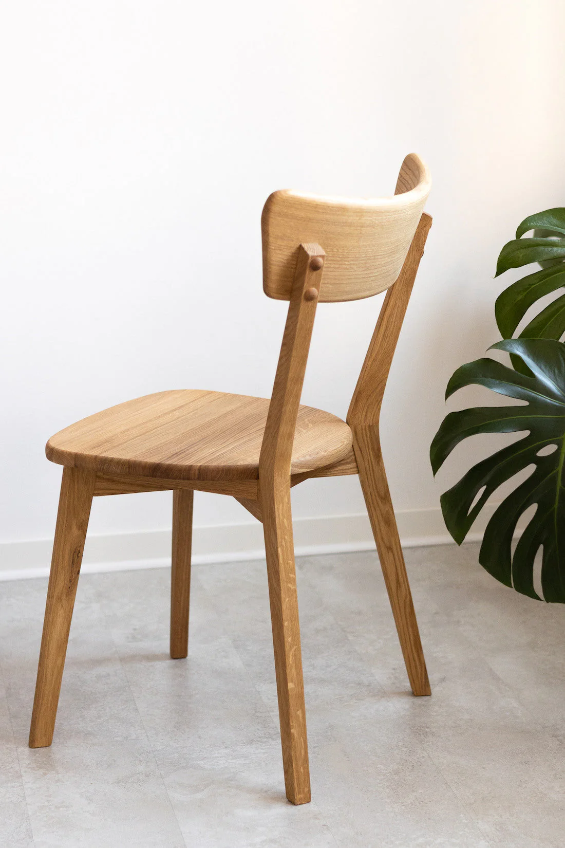 Confezione da 2 o 4 sedie da pranzo in rovere massiccio Isku | NordicStory - Image 9