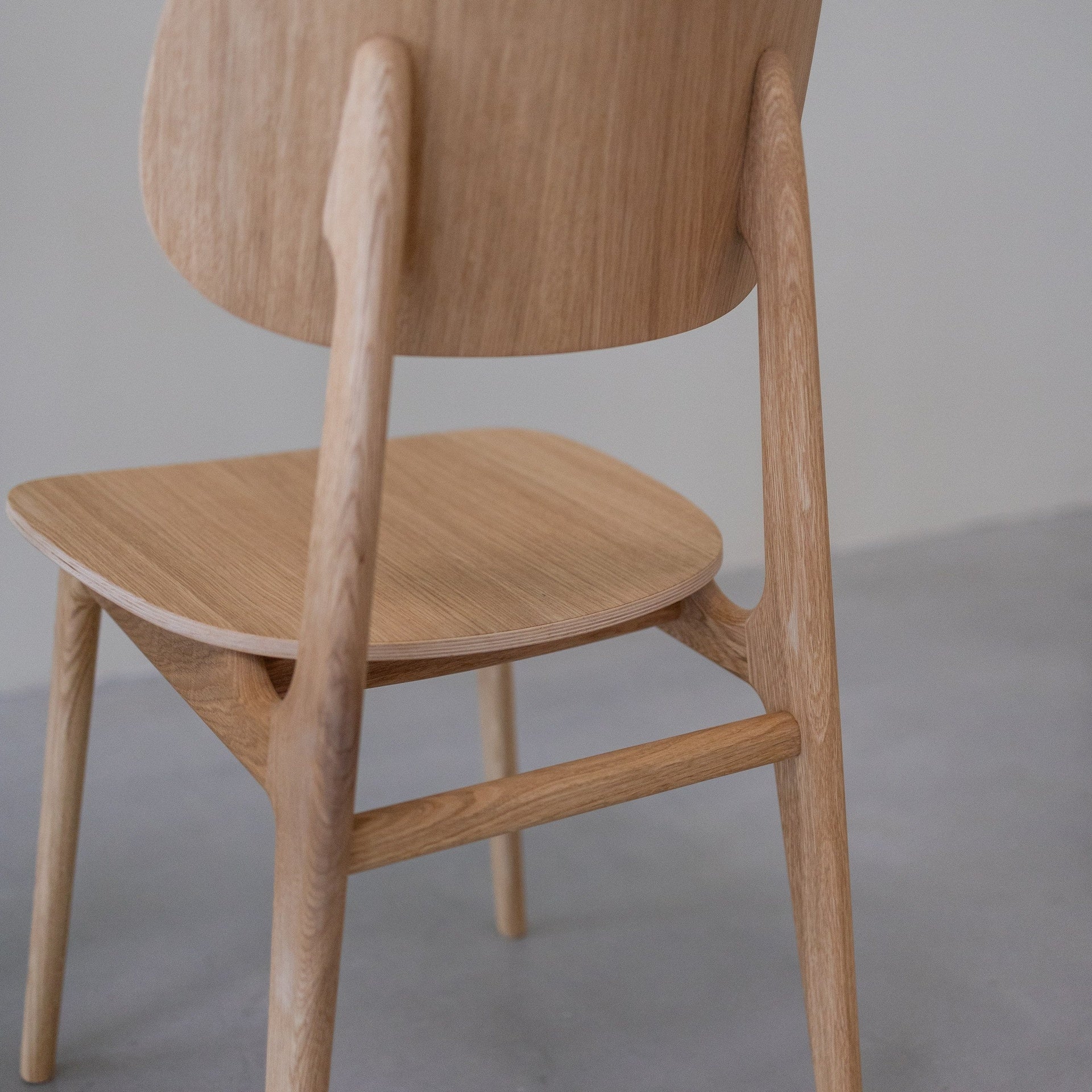 Confezione da 2 o 4 sedie da pranzo Varde, struttura in rovere massiccio | NordicStory - Image 3