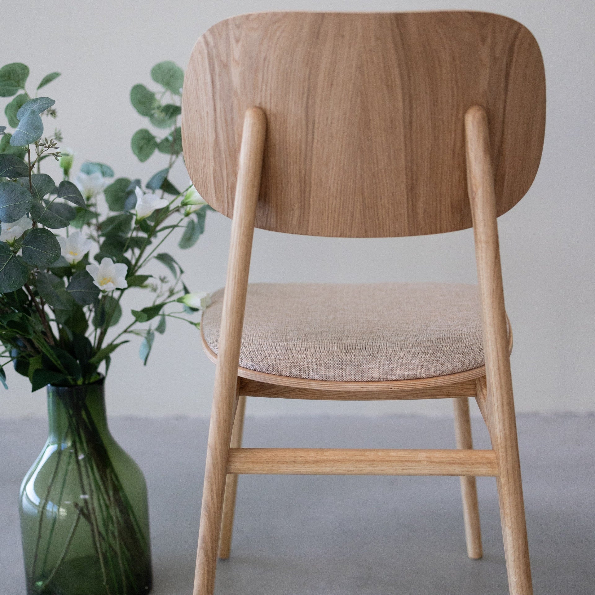 Confezione da 2 o 4 sedie da pranzo Varde, struttura in rovere massiccio, imbottitura | NordicStory - Image 18