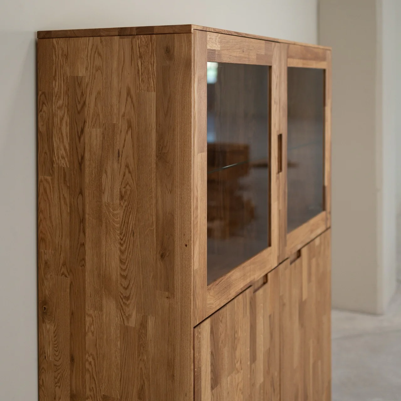 Armadio vetrina in legno massello di rovere Escandi 3 | NordicStory - Image 12