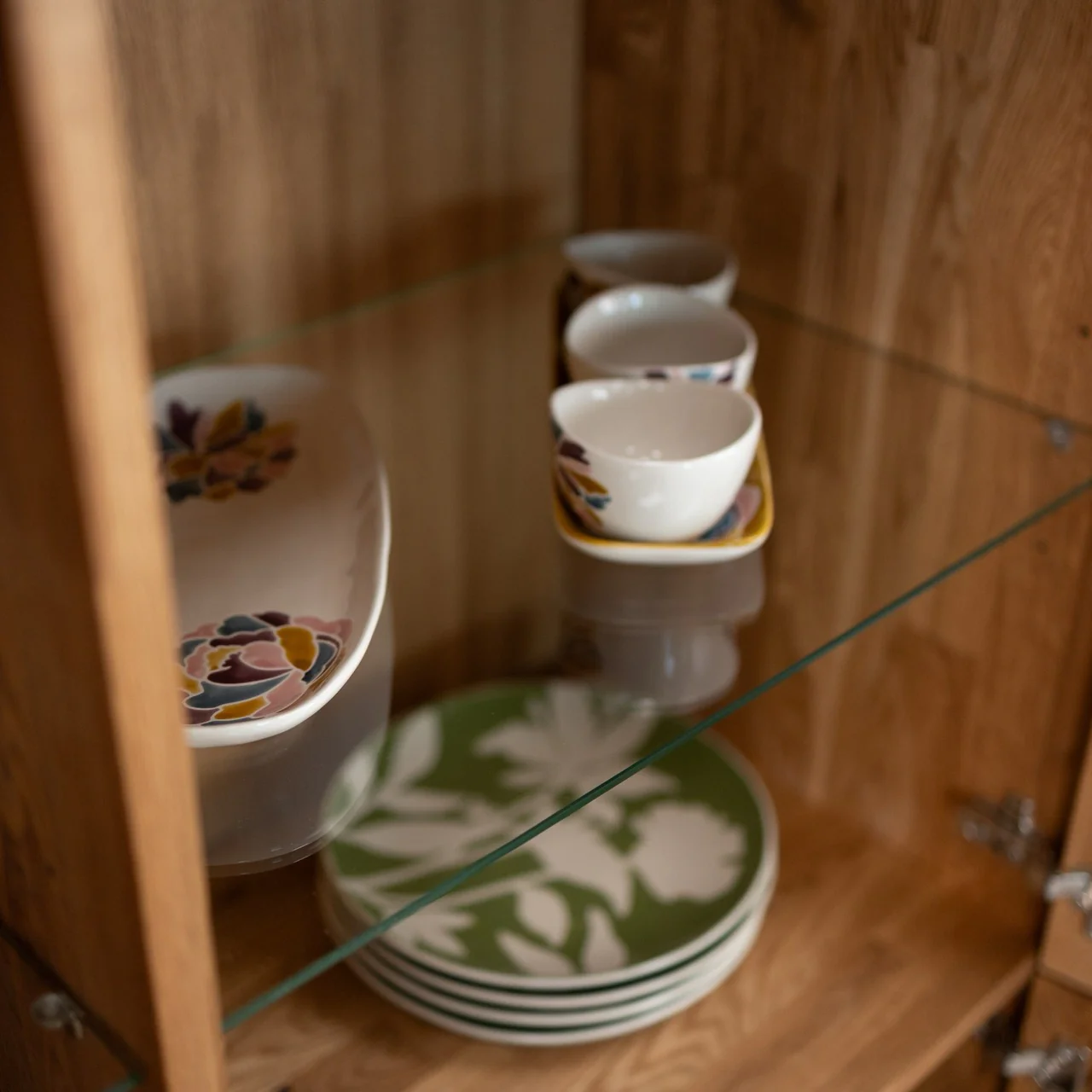 Armadio vetrina in legno massello di rovere Escandi 3 | NordicStory - Image 9