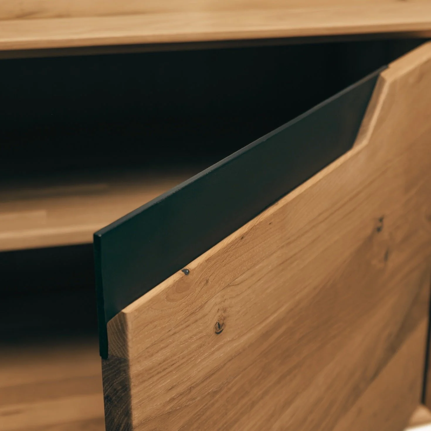 Vetrina in legno massello di rovere Bremen 2 | NordicStory - Image 6