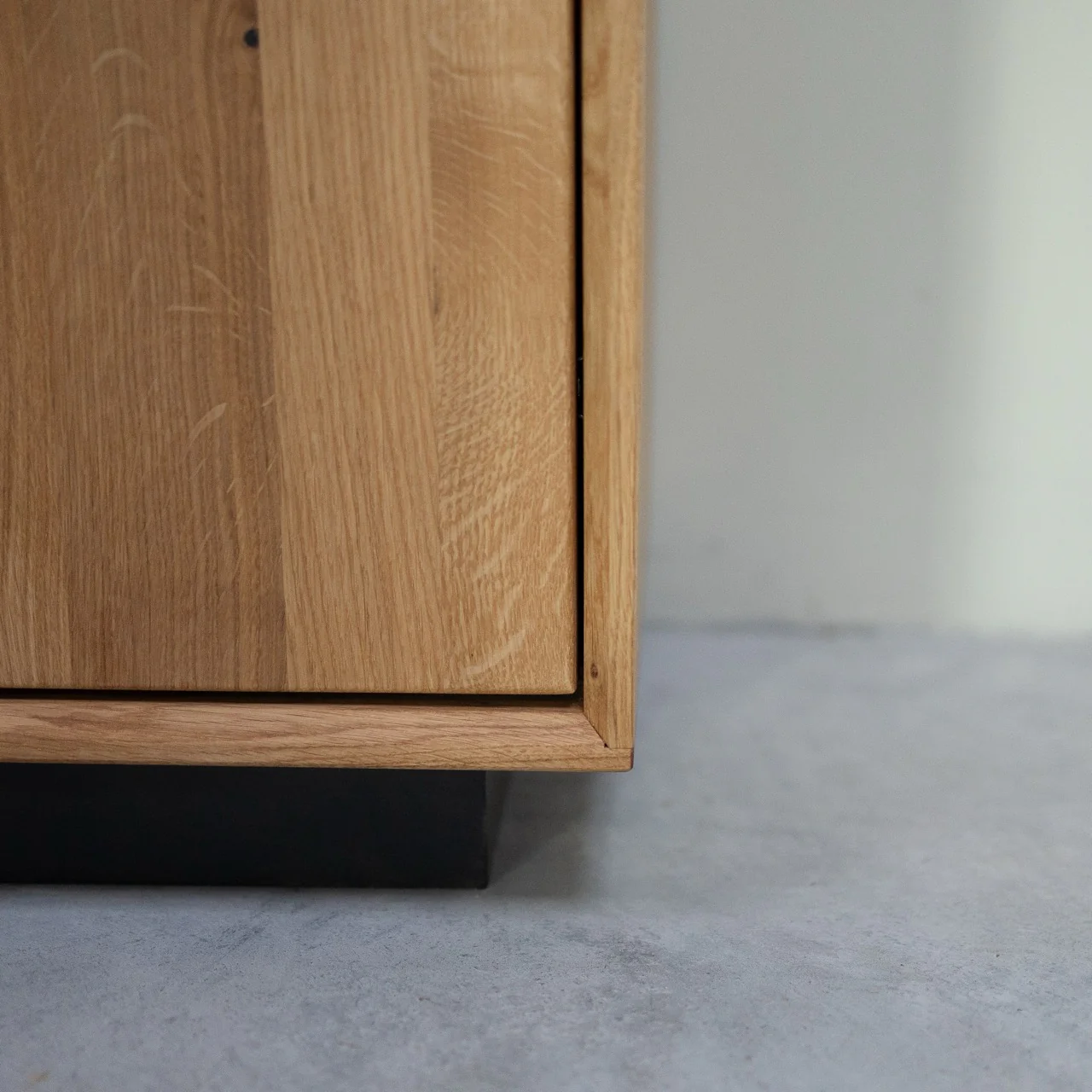 Vetrina in legno massello di rovere Bremen 2 | NordicStory - Image 8