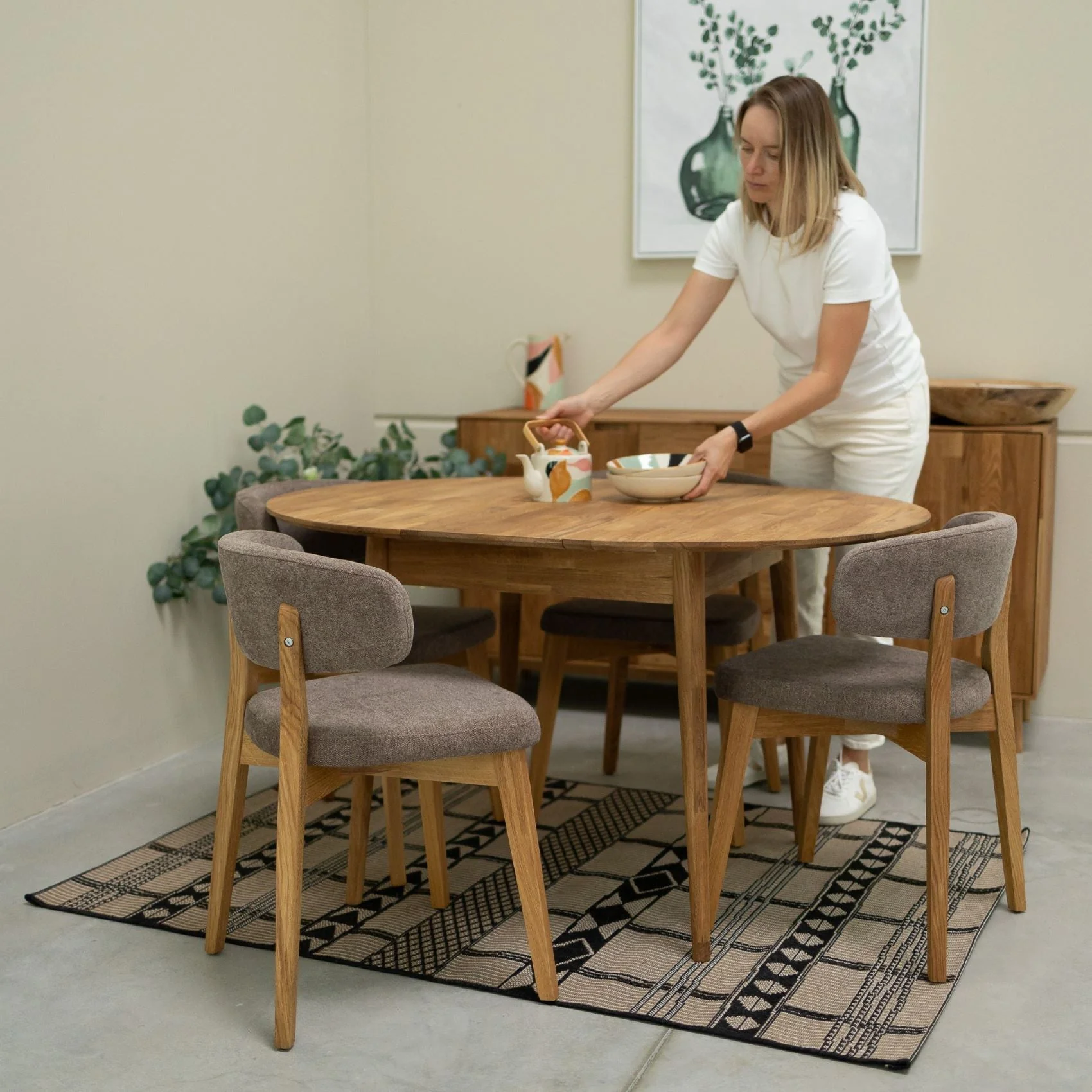 Confezione da 2 o 4 sedie da pranzo Claus in rovere massiccio, rivestite in grigio o marrone | VESKOR - Image 17