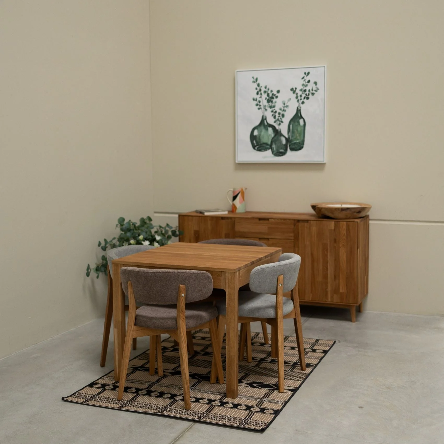 Confezione da 2 o 4 sedie da pranzo Claus in rovere massiccio, rivestite in grigio o marrone | VESKOR - Image 5