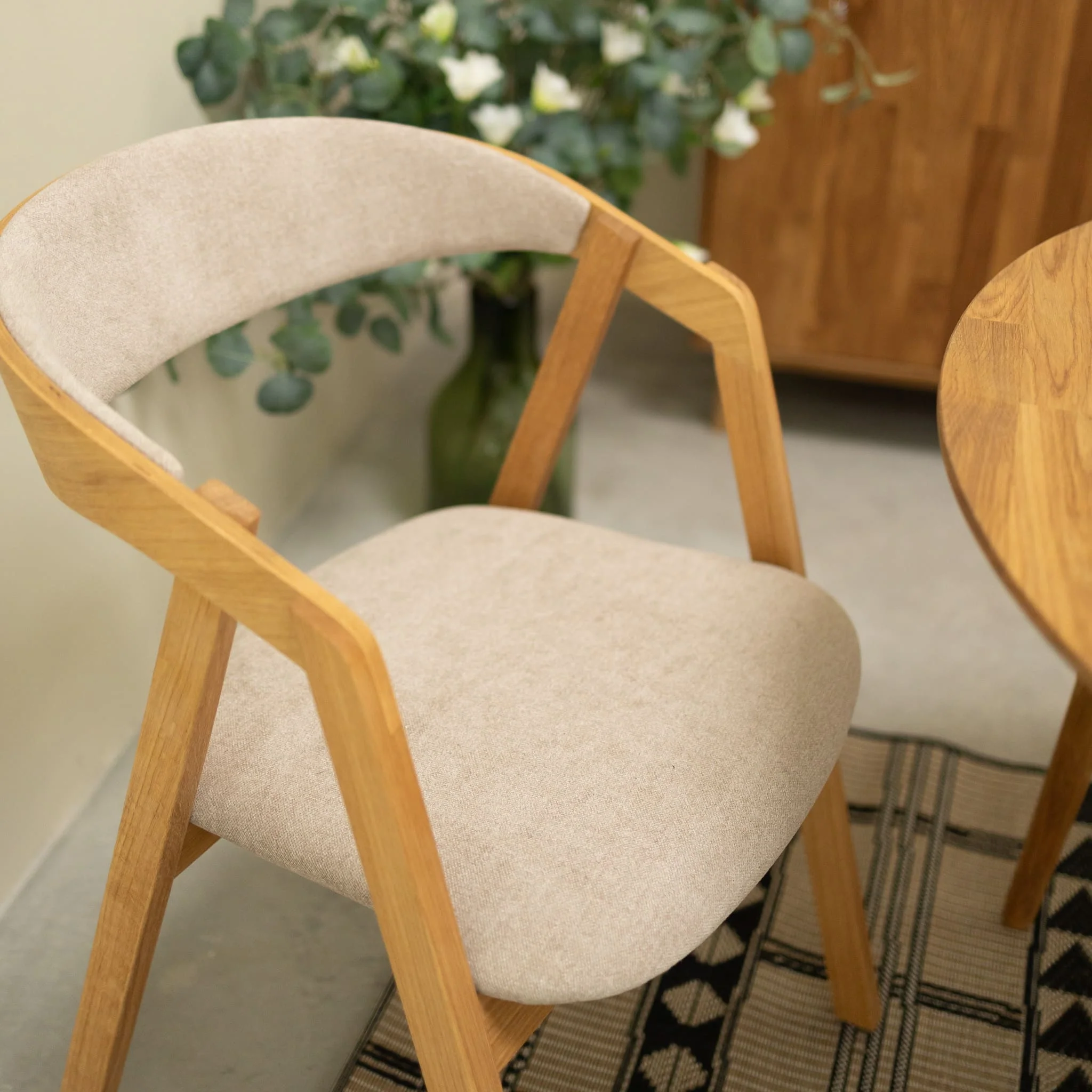 Confezione da 2 o 4 sedie da pranzo Knut in rovere massiccio, rivestimento Beige/Grigio Antracite | VESKOR - Image 9